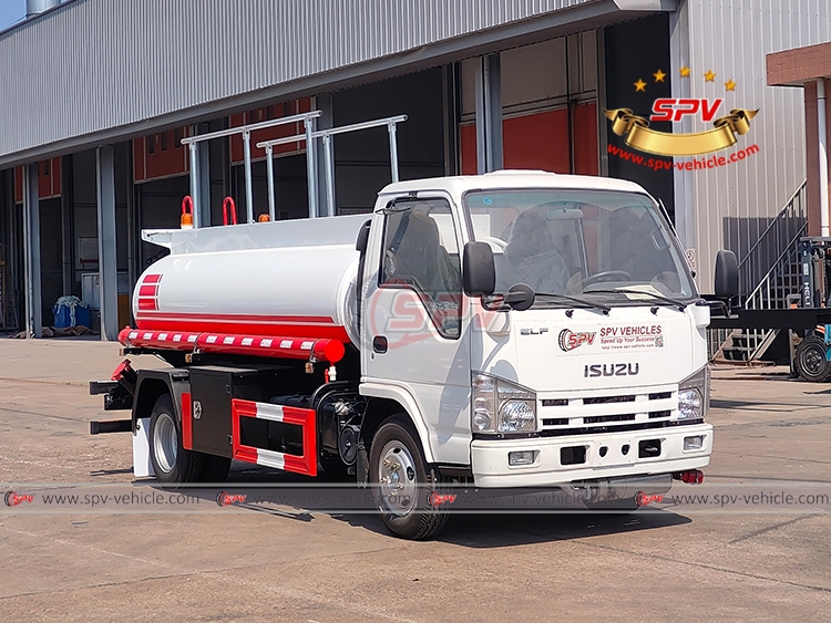 4,000 Litres ISUZU Fuel Tanker - Right Front Side View